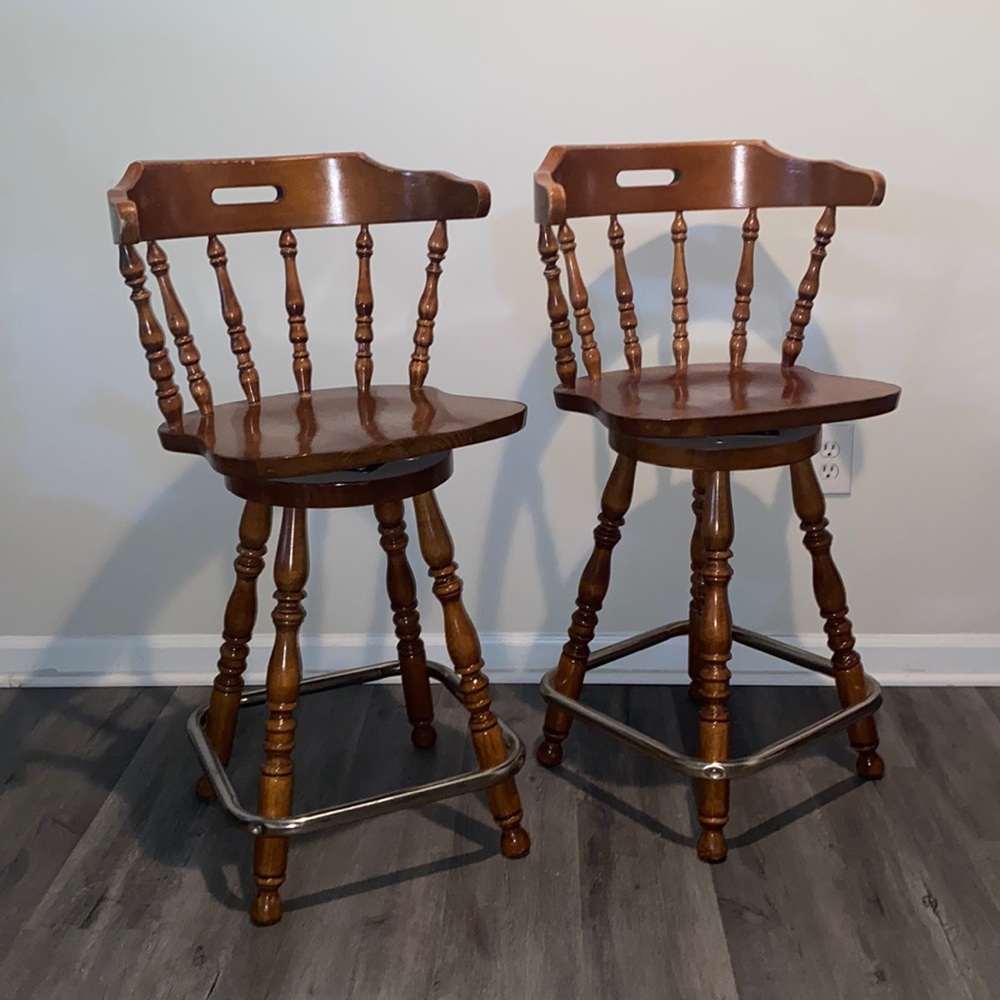 2 Wooden barstools